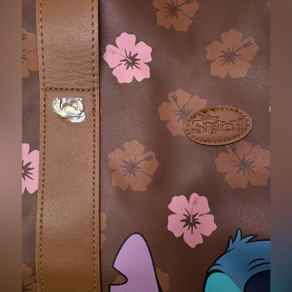 Disney “Stitch” Bioworld NWT 20” Rolling Duffle Bag Luggage Brown Lilo & Stitch - Picture 5 of 11